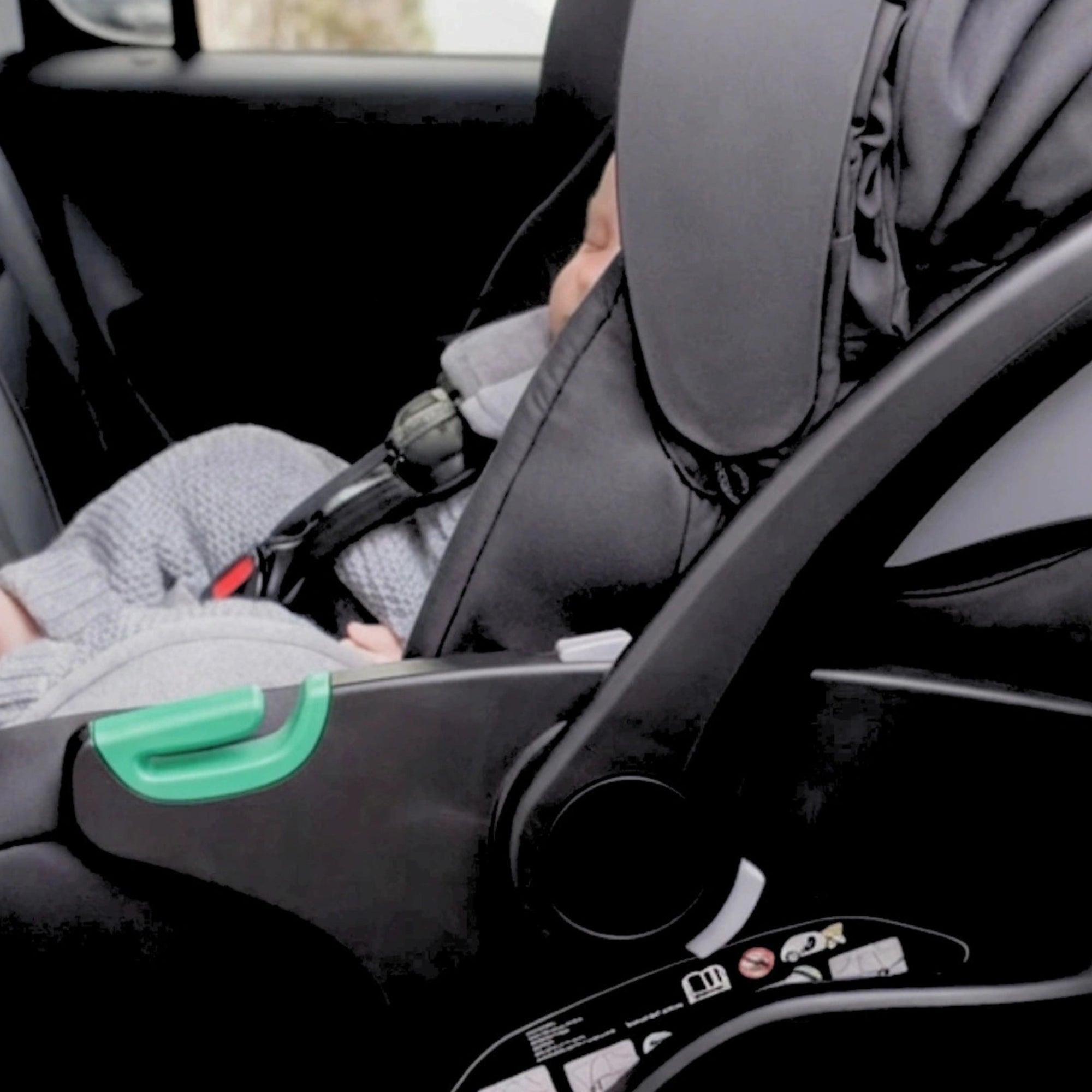 Mimi AVARO infant car seat installed rearward-facing in a vehicle