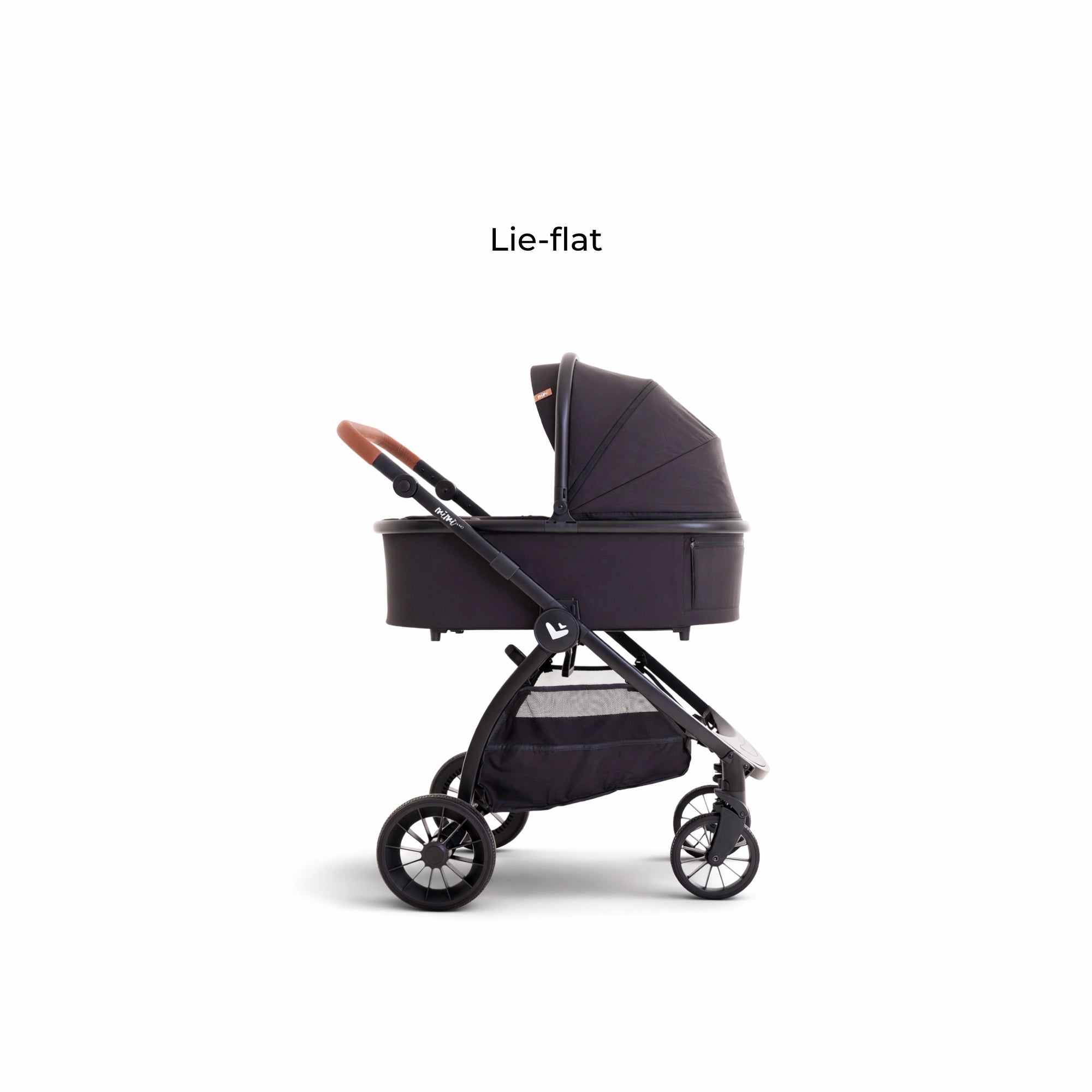 Mimi LUNO carrycot in lie-flat newborn outing setup